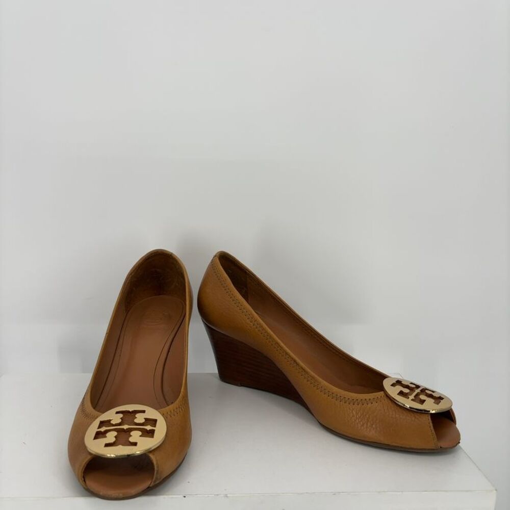 Tory Burch Tan Leather Peep-Toe Pumps with Gold Logo